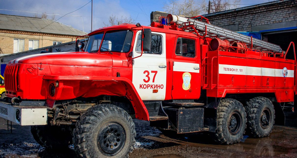В Коркино двенадцать человек эвакуировались из цеха, где горела электрощитовая