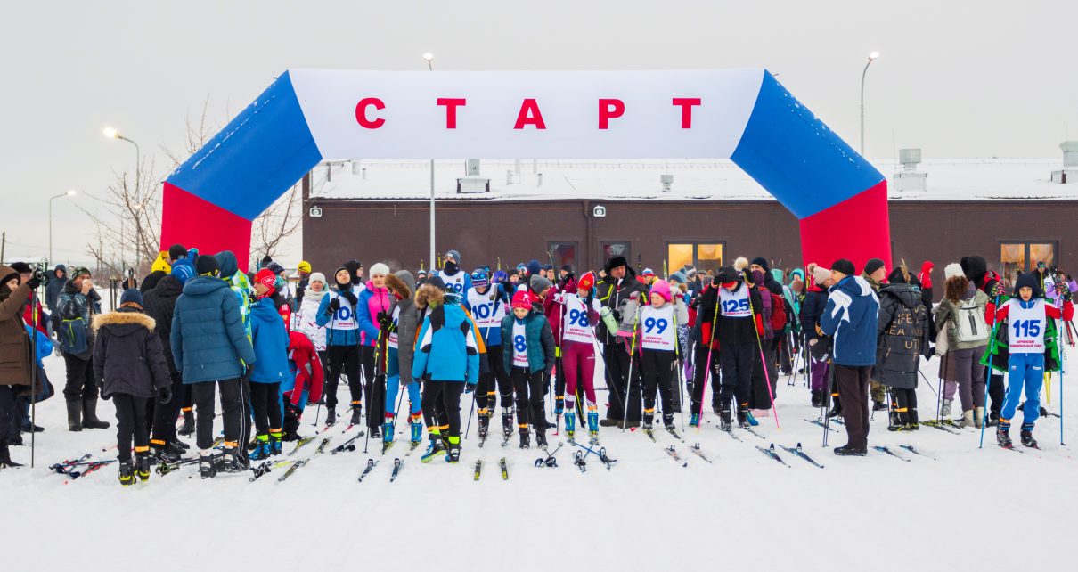 Около 200 человек участвовало в рождественской лыжне в Коркинском районе