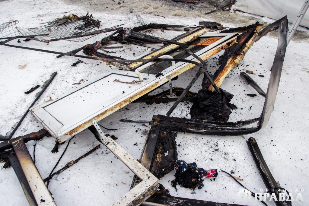 В Коркино горели торговые павильоны на городском рынке
