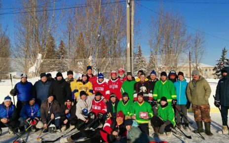 Коркинцы на турнире по хоккею с мячом в Коелге уступили «Красной машине»