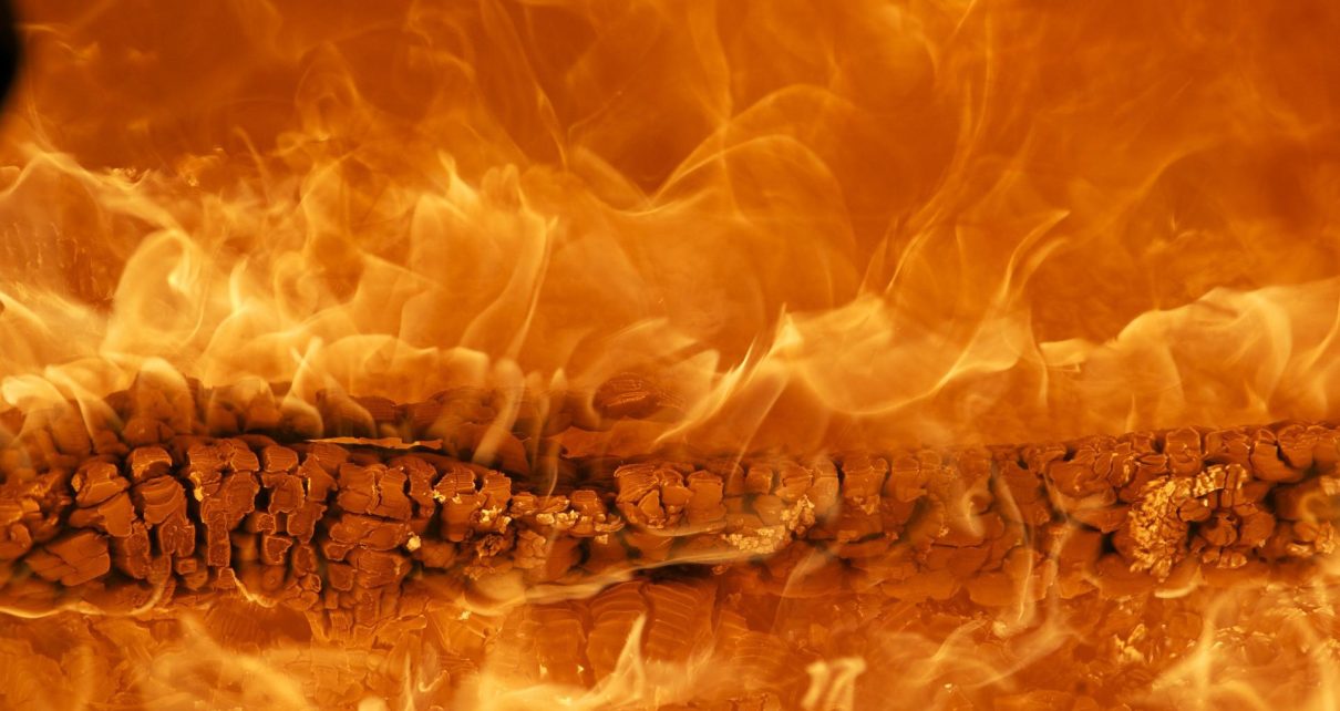           Из-за неосторожного обращения с огнём сгорели стайки в Коркино