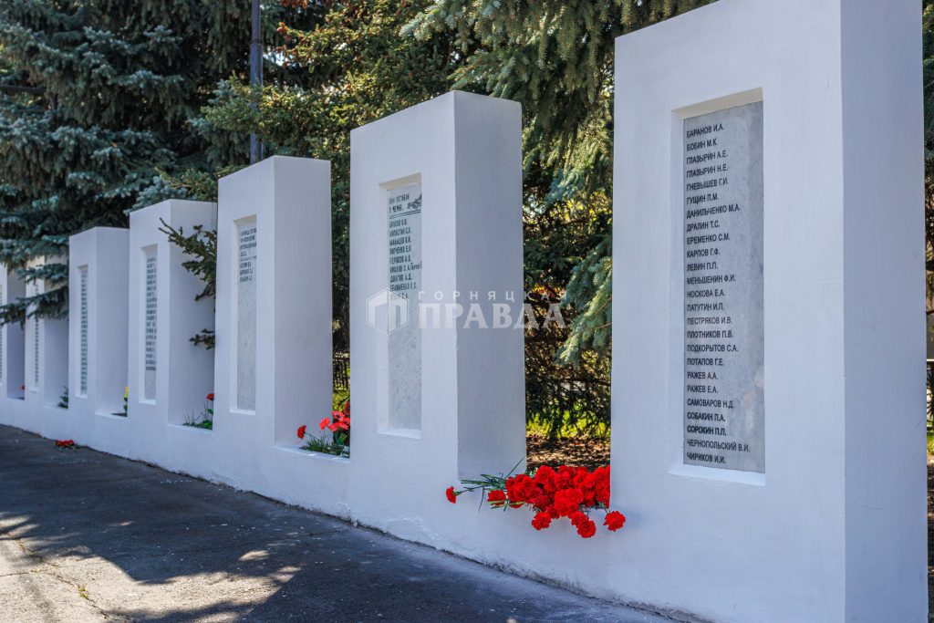 Торжественное открытие ещё одной мемориальной плиты с 25 именами коркинцев, погибших в годы Великой Отечественной войны