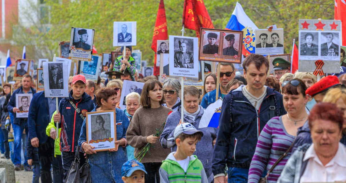 В Коркино прошло шествие "Бессмертного полка" 2022. Видео