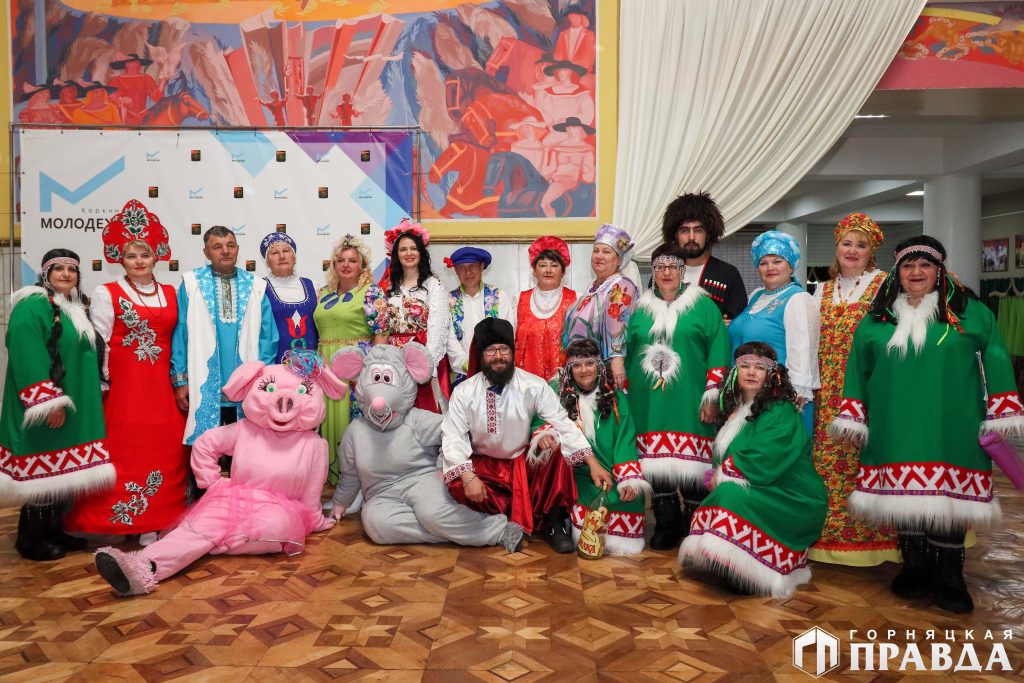 Около 200 человек съехались в Коркино, чтобы продемонстрировать национальные костюмы