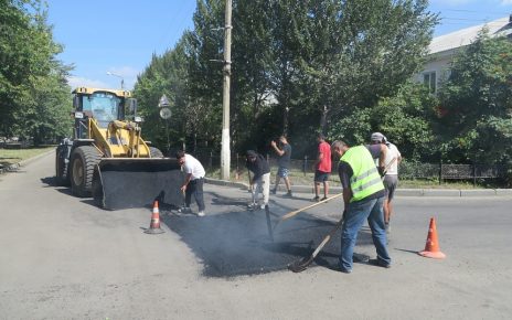 В Коркино подрядчик третий раз ремонтирует дорогу по гарантии
