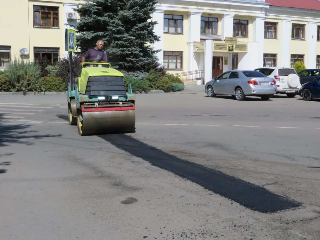 В Коркино подрядчик третий раз ремонтирует дорогу по гарантии