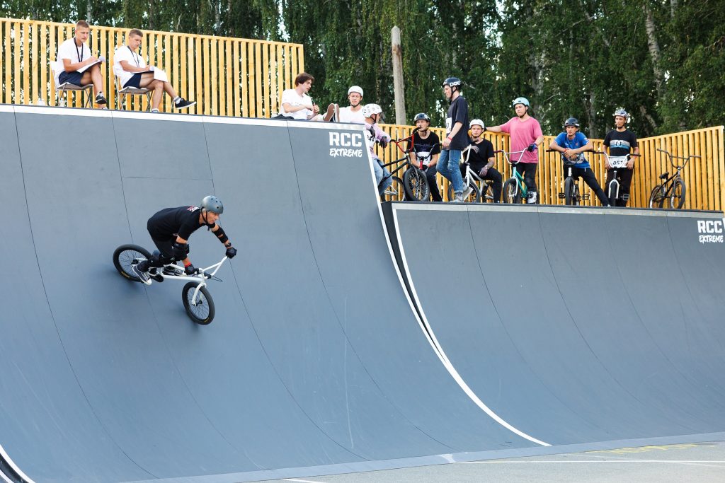Коркинские фристайлисты участвовали в соревнованиях в новом скейт-парке, который открыл губернатор