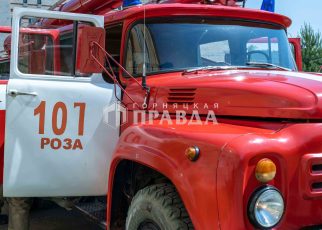 На Розе при пожаре сильно пострадал частный дом, жильцы успели спастись     