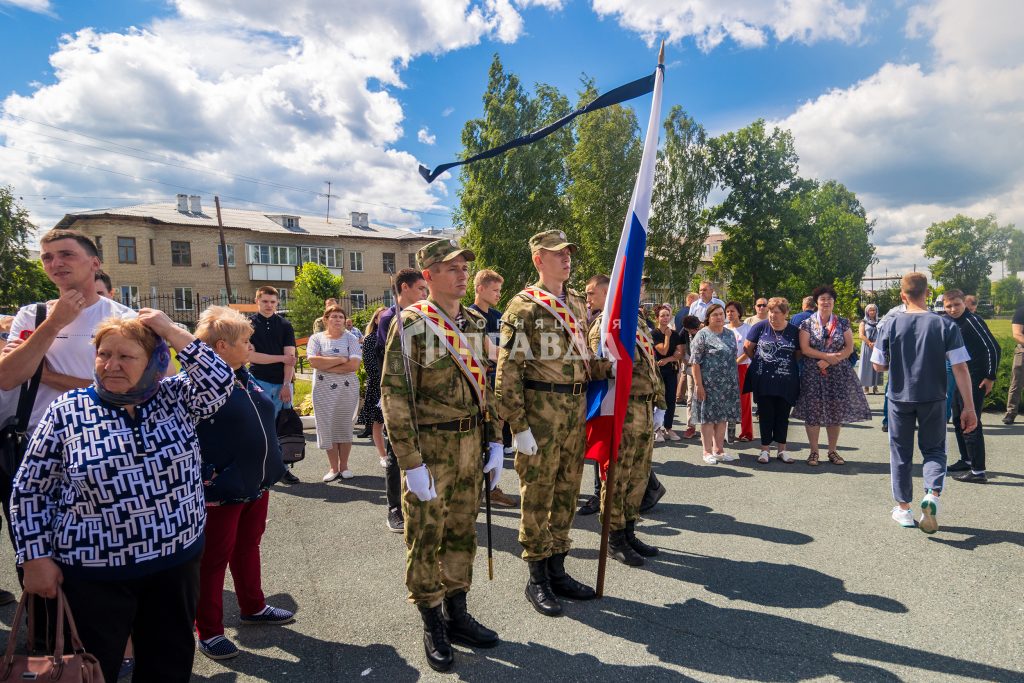 Сегодня в Первомайском простились с военнослужащим отряда спецназа «Оберег» Марком Паненко