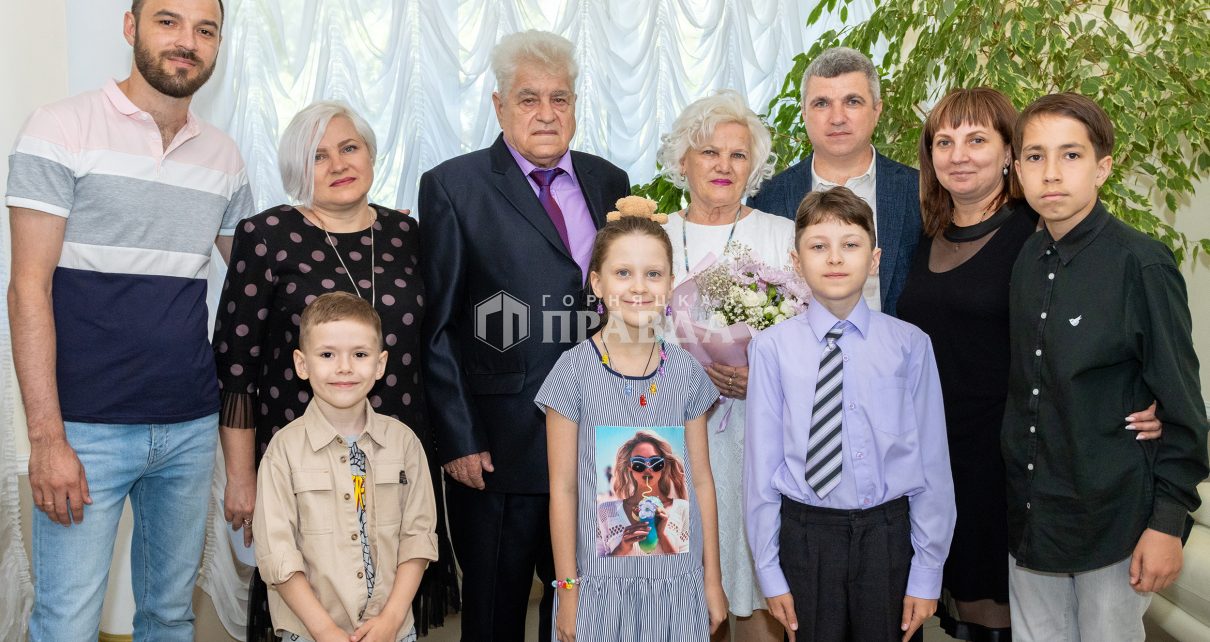 В Коркинском районе с золотой свадьбой поздравили Александра и Лидию Фраткиных