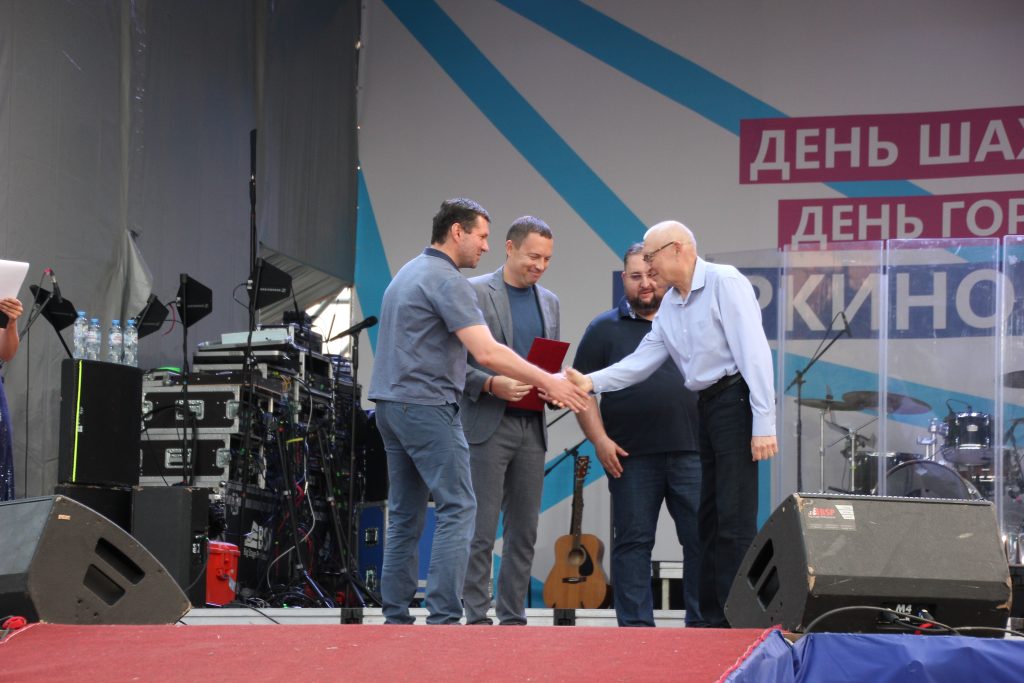 Жителей Коркинского района наградили депутаты областного парламента