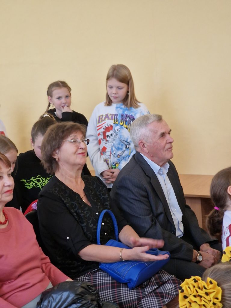 Центр допобразования Коркино пригласил на День учителя ветеранов