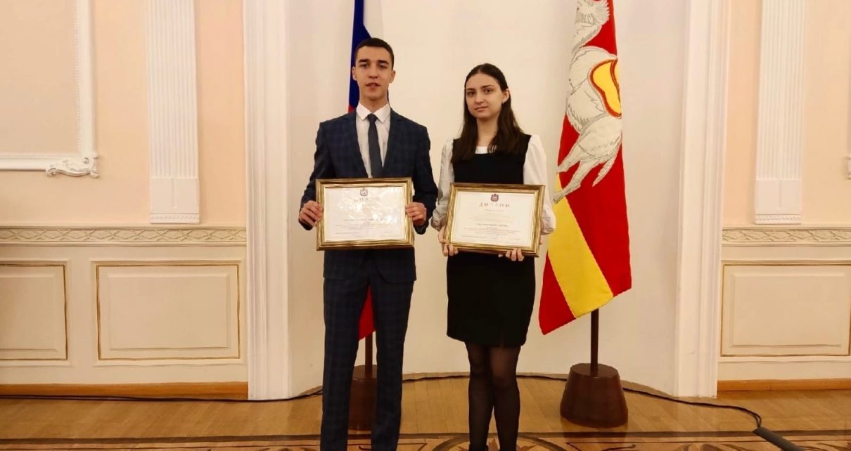  Коркинские школьники Ирина Сафронова и Александр Эпштейн получили премию губернатора
