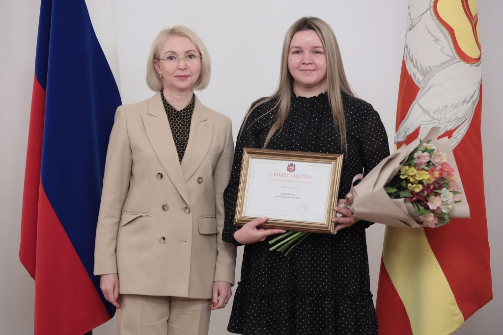 Юлию Мельник и Екатерину Милюкову из Коркино наградили  в резиденции губернатора