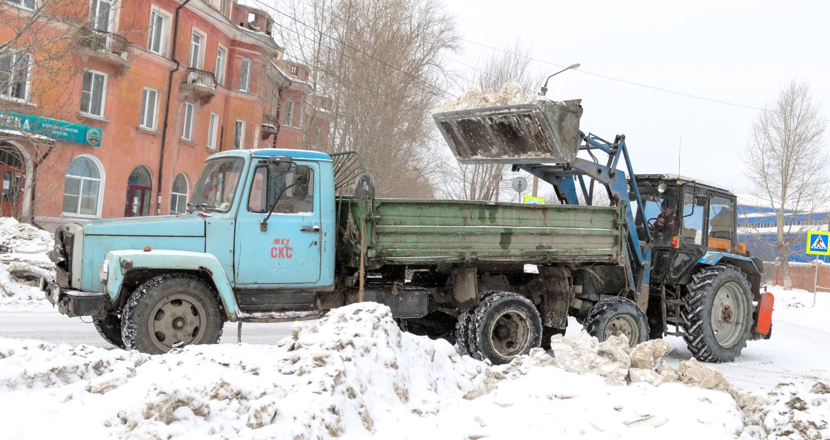 Уборка снега в Коркинском округе продолжается