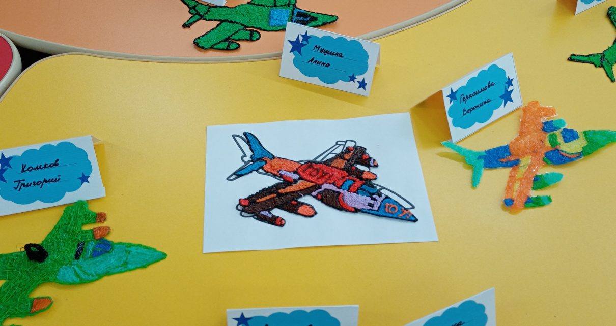 Коркинские школьники мастерили трёхмерные модели самолёта