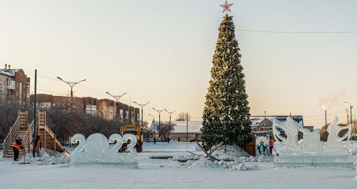 В Коркино с площадей демонтировали новогодние ели