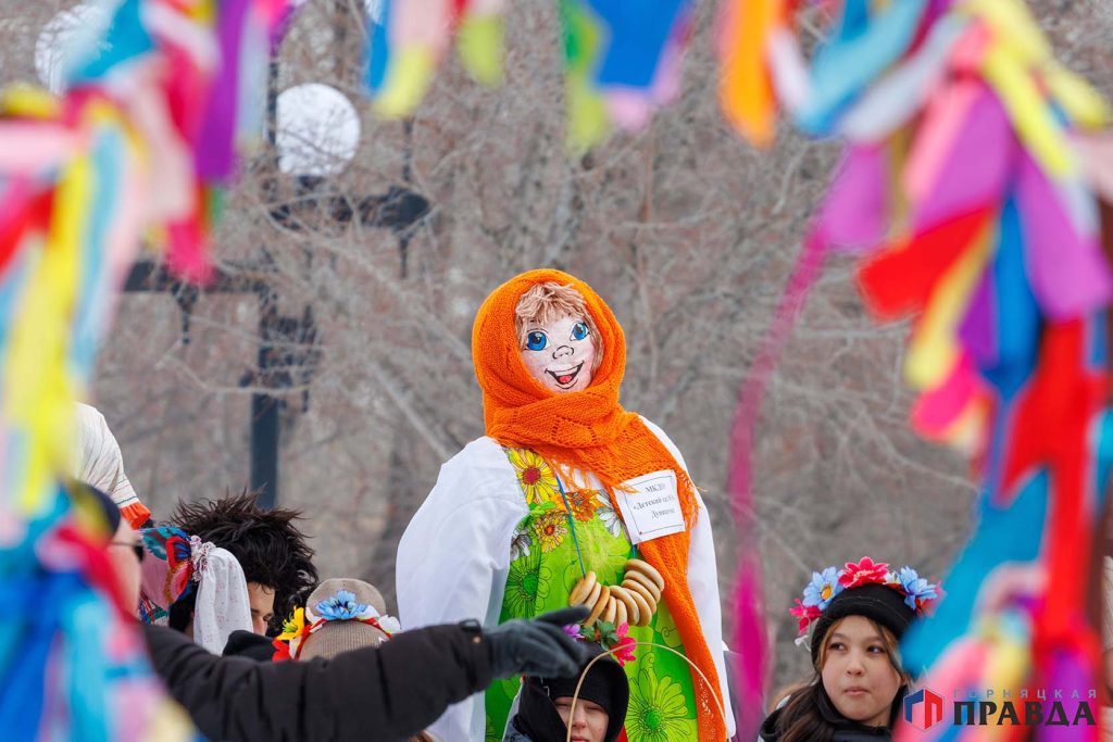 В Коркино отмечают праздник широкой Масленицы в городском парке