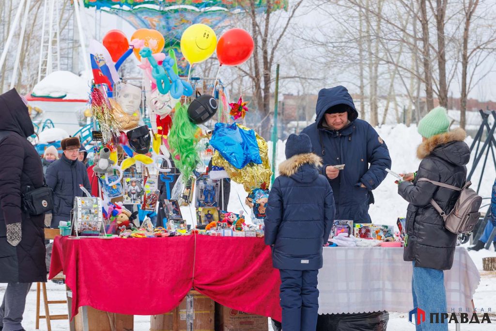 В Коркино отмечают праздник широкой Масленицы в городском парке