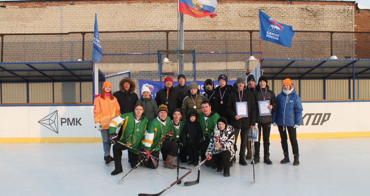 Первомайские студенты лучше всех в округе играют в хоккей на валенках!