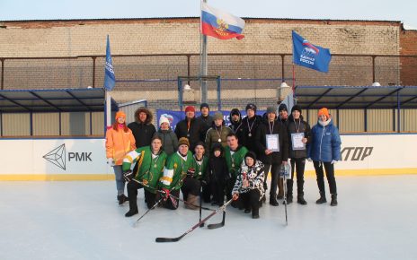 Первомайские студенты лучше всех в округе играют в хоккей на валенках!