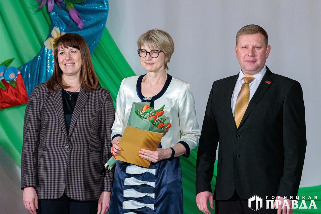 В Коркинском округе необычно поздравили женщин, учредив специальные номинации
