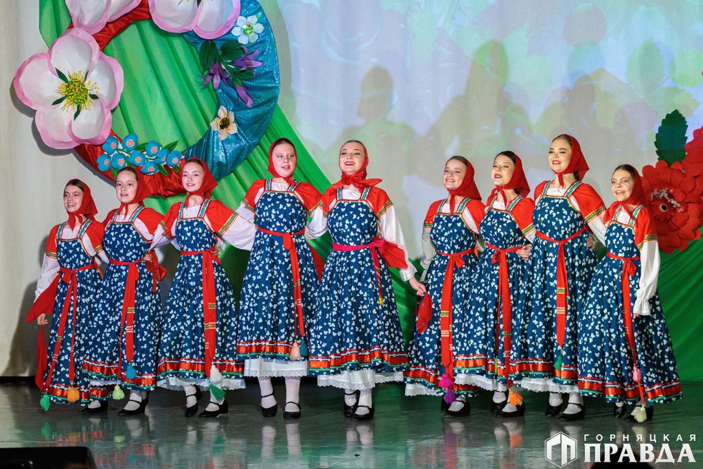 В Коркинском округе необычно поздравили женщин, учредив специальные номинации