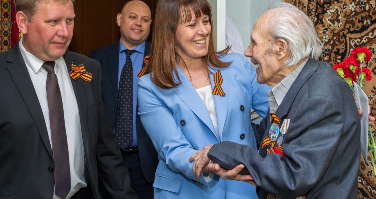 В Коркинском округе ветеранов поздравили с Днём Победы