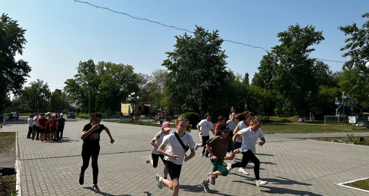Младшие коркинские школьники встретили лето по-спортивному