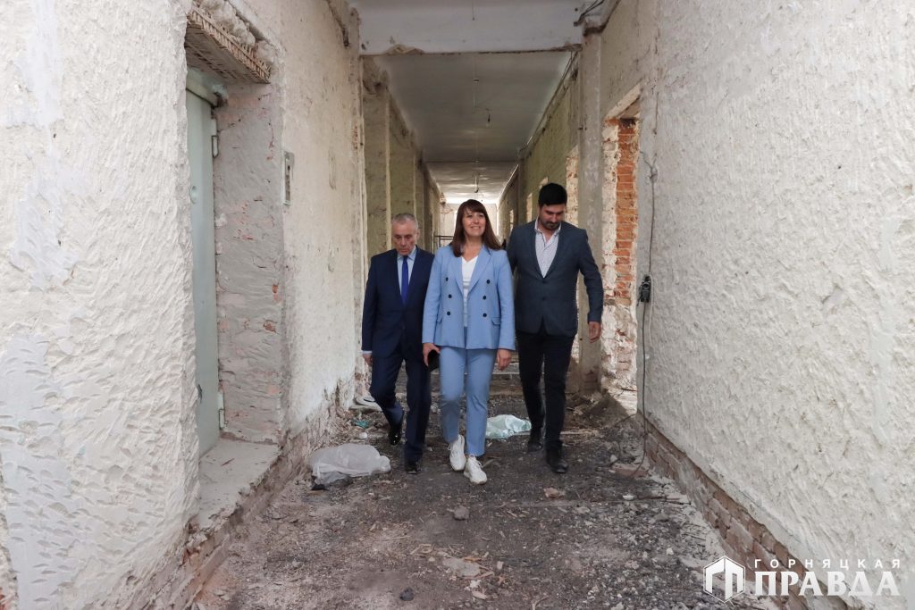 Глава Коркинского округа ознакомилась с ходом ремонтных работ в здании терапии горбольницы № 1