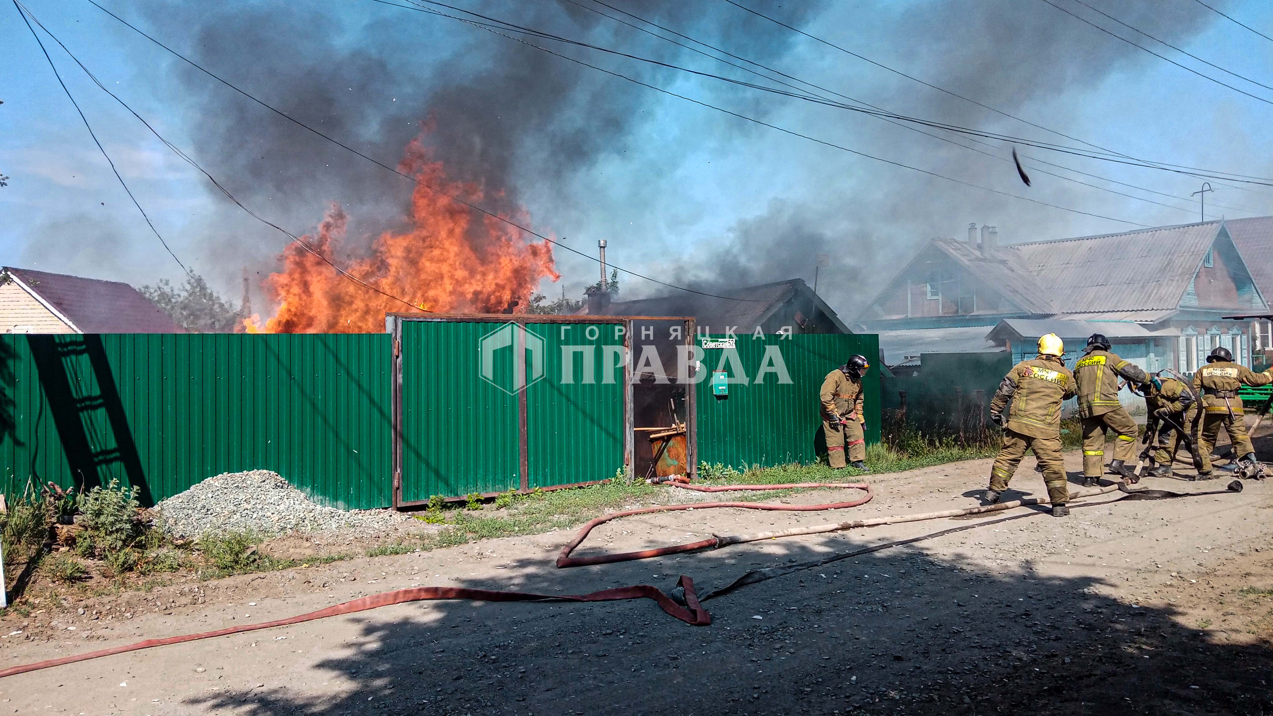 В Коркино 13 огнеборцев тушили дом и баню - Новости Коркинского округа