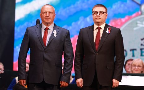 Губернатор Алексей Текслер вручил государственные награды участникам СВО, в том числе коркинцу Виталию Железняку