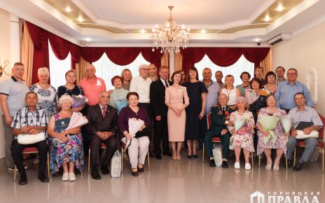 Коркинцев, проживших вместе не один десяток лет, поздравили с Днём семьи, любви и верности