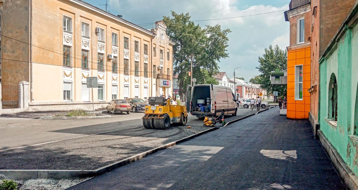 В Коркино начали асфальтировать тротуары на улице Мира