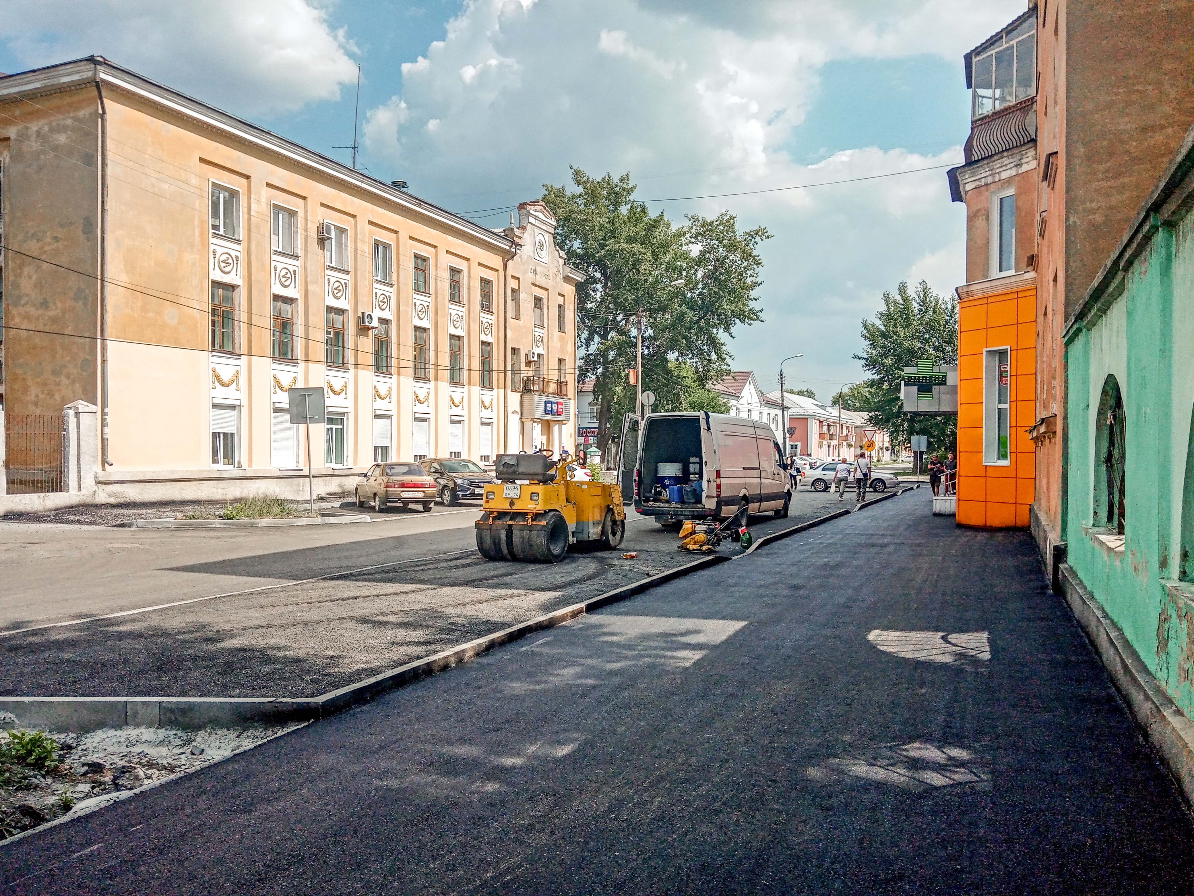 В Коркино начали асфальтировать тротуары на улице Мира - Новости  Коркинского округа