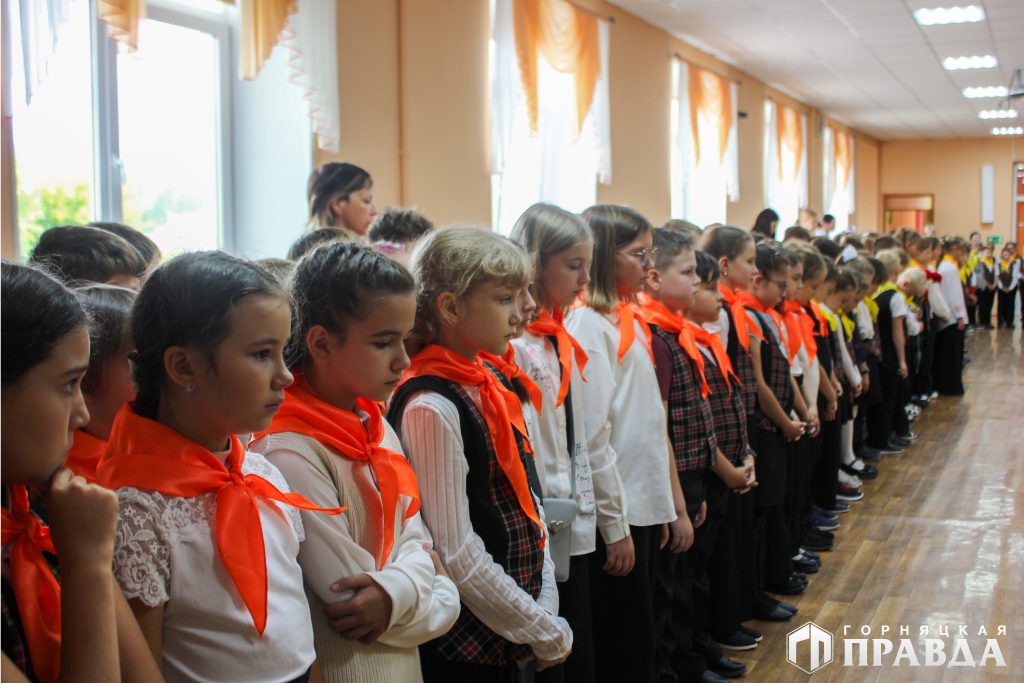 Сегодня в коркинской школе открыли «Парту Героя»