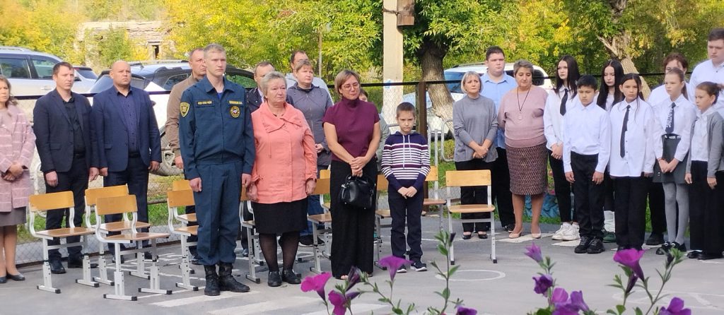 В коркинских школах открыли мемориальные доски в память о погибших участниках СВО