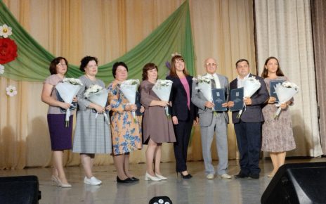Лучших коркинских педагогов наградили в День учителя  