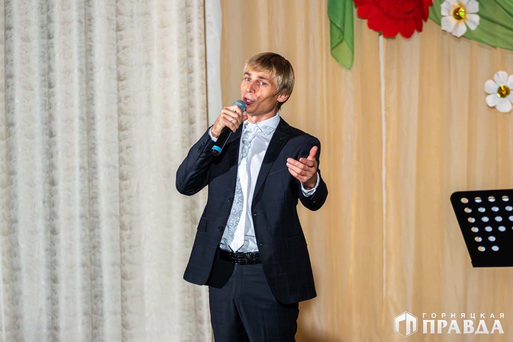 Коркинцы насладились песнями Михаила Танича в исполнении солистов областной филармонии