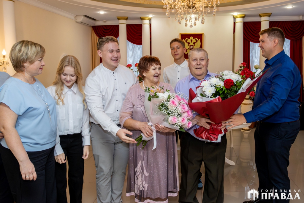 В Коркино с сапфировой свадьбой поздравили супругов Кияткиных