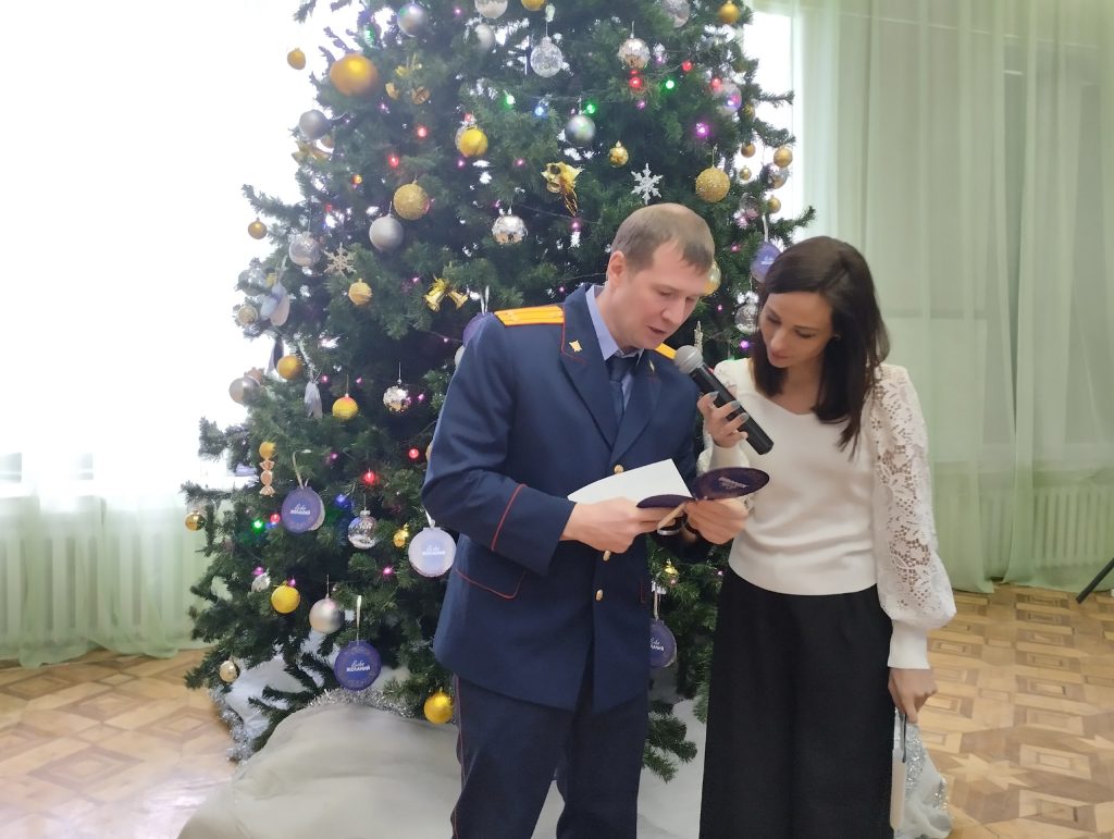 Более 30 коркинских ребят в канун Нового года получат подарки от руководителей и депутатов округа