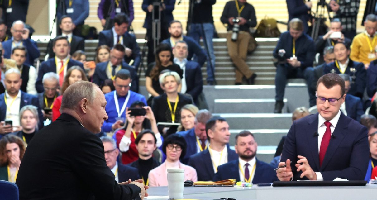 Владимир Путин в прямом эфире отвечал на вопросы россиян более четырёх часов
