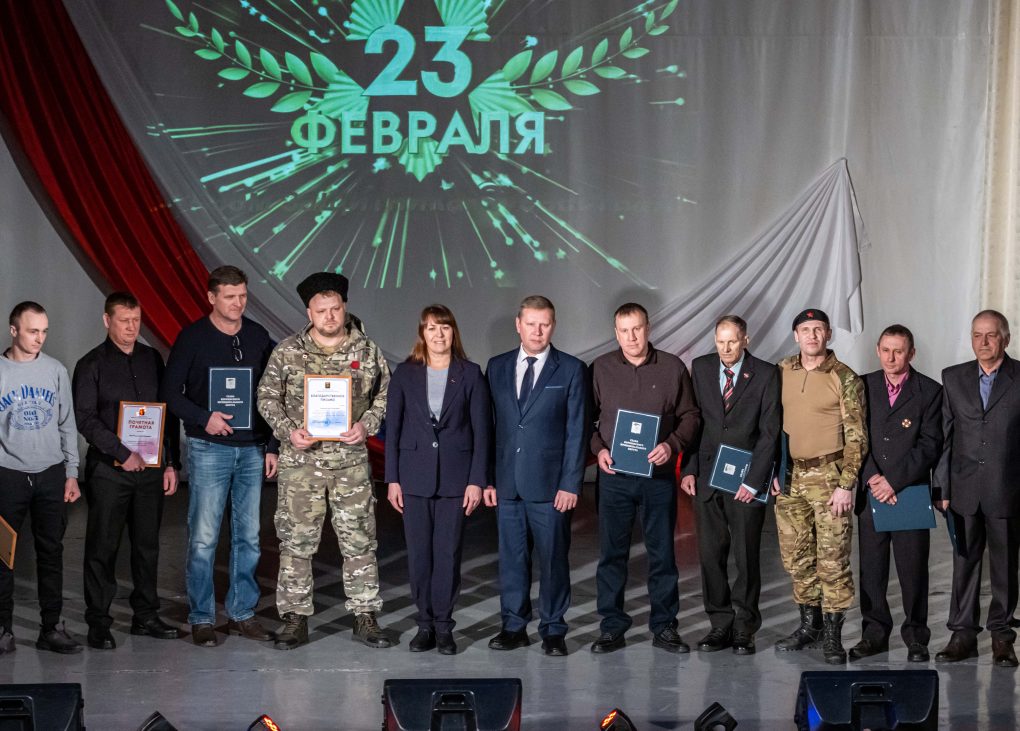 В Коркинском округе наградили мужчин, с честью выполняющих свой воинский долг