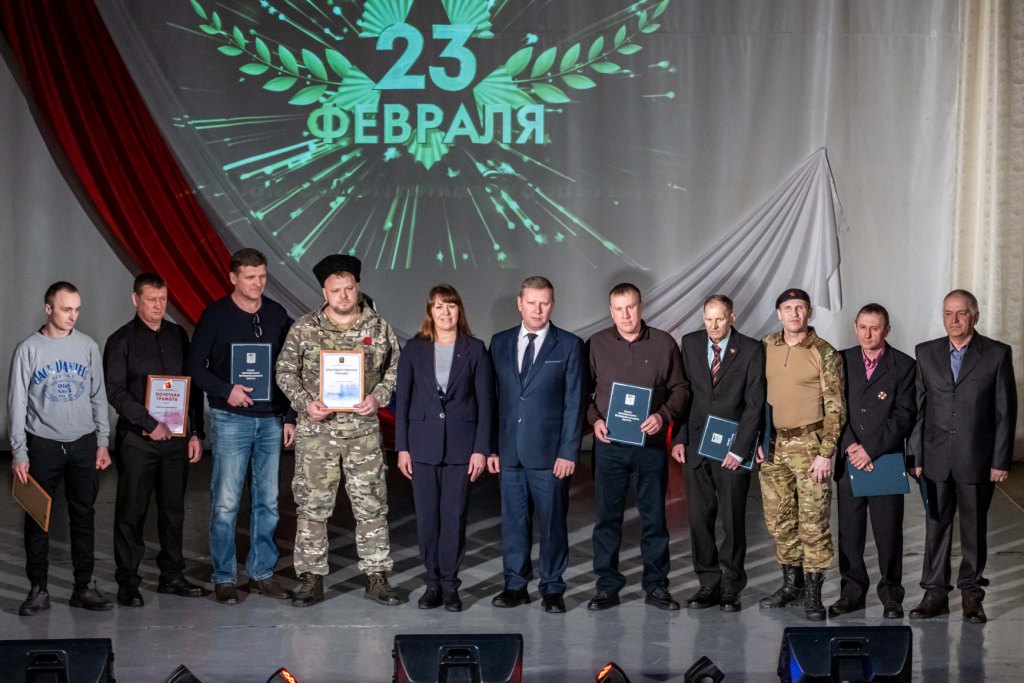 В Коркинском округе наградили мужчин, с честью выполняющих свой воинский долг