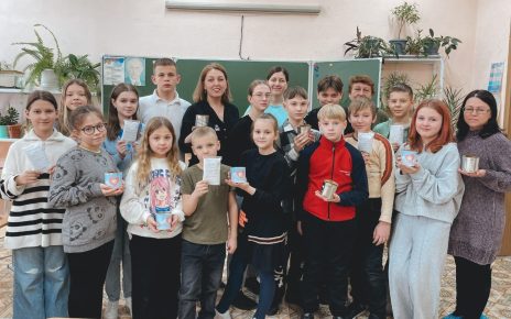 Коркинские воспитанники центра допобразования сформировали посылки для бойцов СВО