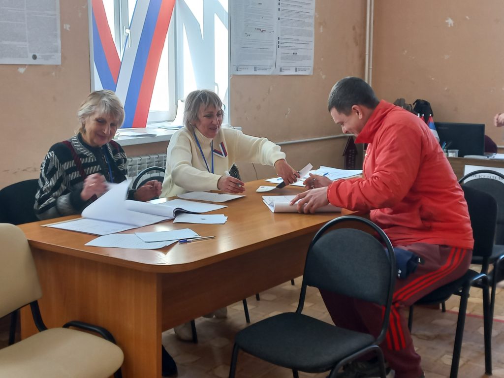 В Коркинском округе за порядком на избирательных участках следят наблюдатели