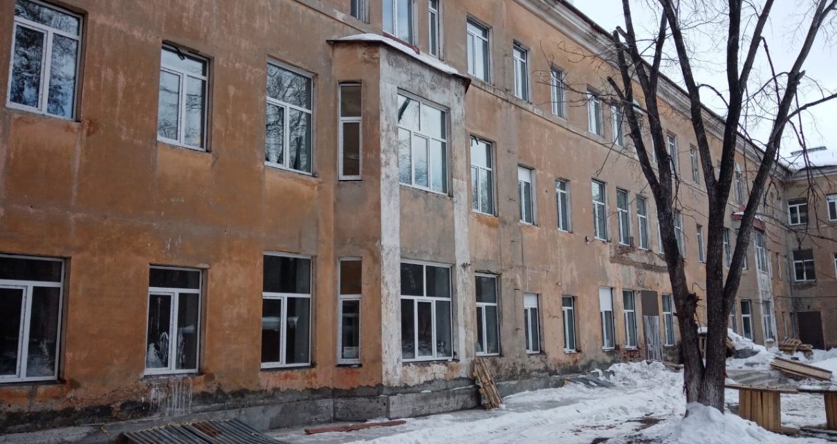 Продолжается капитальный ремонт терапевтического корпуса городской больницы в Коркино