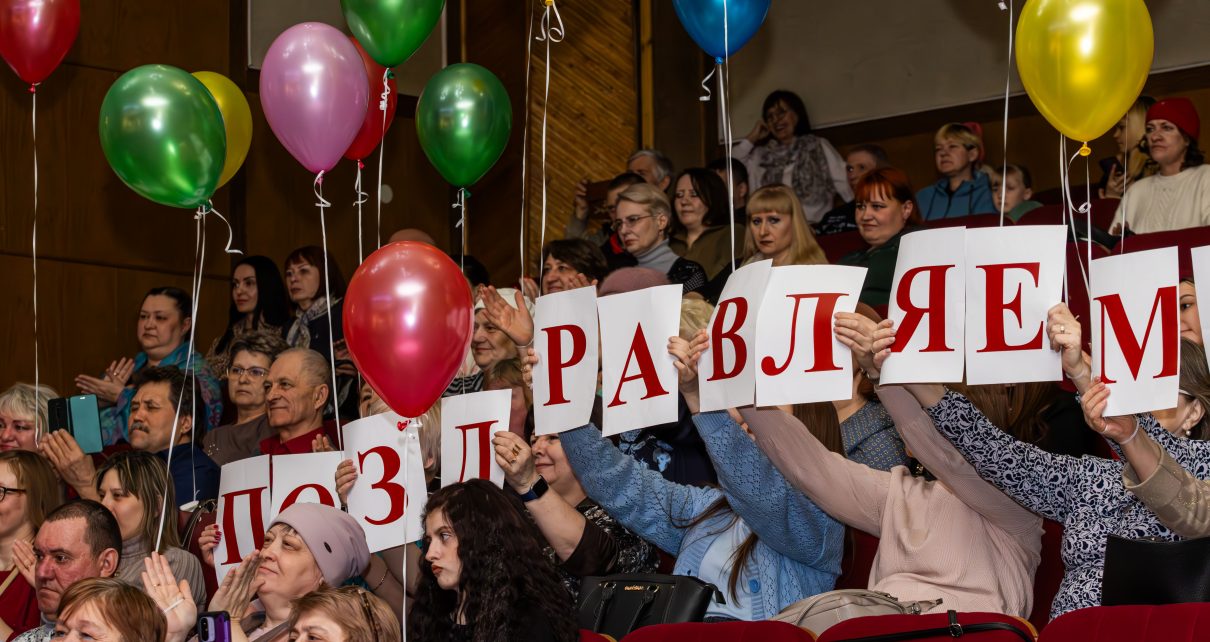 Коркинских работников ЖКХ поощрили в преддверии профессионального праздника