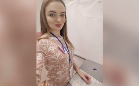 Учитель розинской школы Анастасия Вакуленко побывала на своём избирательном участке
