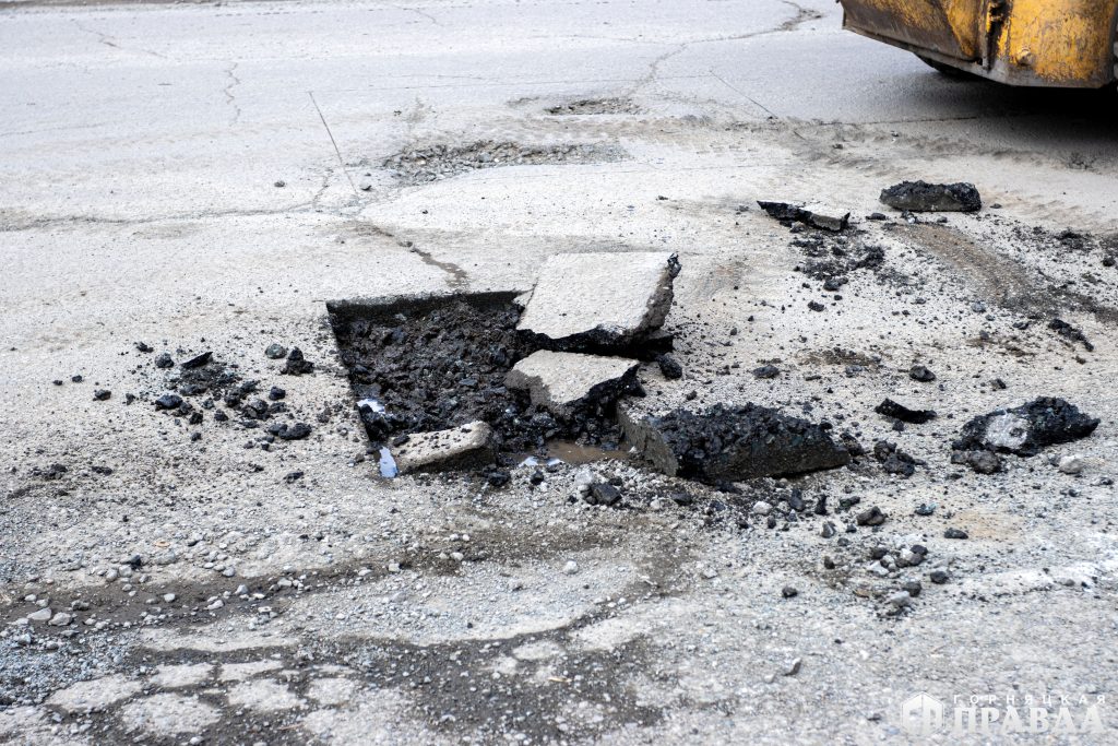 В Коркино начали асфальтирование дорог по ямочному ремонту
